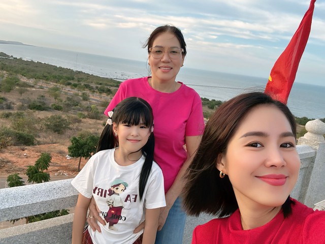 Lê Phương cùng chồng con về quê nội đón Tết sớm - Ảnh 4. Lê Phương cùng chồng con về quê nội đón Tết sớm - Ảnh 4.