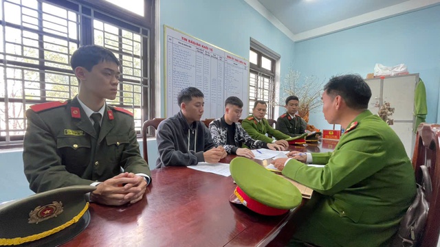 Triệt ph&aacute; đường d&acirc;y kh&iacute; cười tại TP h&uacute;e , khởi tố 5 đối tượng Bu&ocirc;n b&aacute;n tr&aacute;i ph&eacute;p - Ảnh 1.