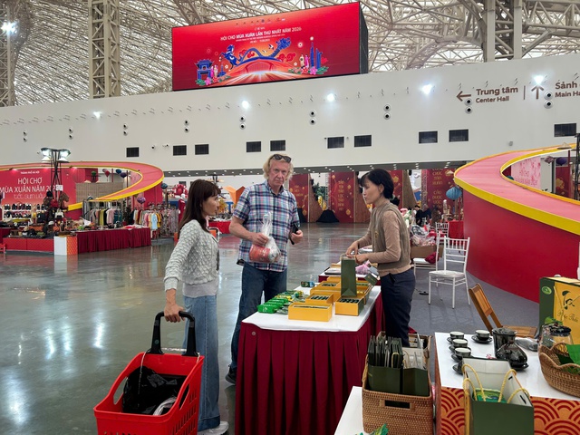 Bế mạc Hội chợ M&ugrave;a Xu&acirc;n lần thứ nhất năm 2026 bảo vệ người ti&ecirc;u d&ugrave;ng hiệu quảBế mạc Hội chợ M&ugrave;a Xu&acirc;n lần thứ nhất năm 2026: 'H&uacute;t' 500.000 lượt kh&aacute;ch, doanh nghiệp thắng lớn - Ảnh 5.