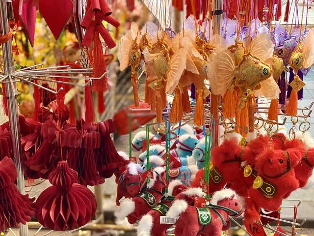 C&aacute;c mặt h&agrave;ng trang tr&iacute; Tết 2026 c&oacute; g&igrave; đặc biệt? - Ảnh 10.