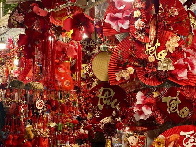 C&aacute;c mặt h&agrave;ng trang tr&iacute; Tết 2026 c&oacute; g&igrave; đặc biệt? - Ảnh 3.