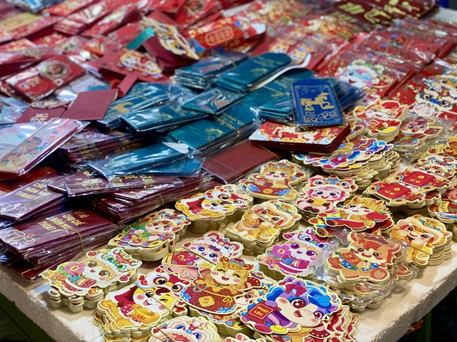 Những mẫu lì xì nào đang được người tiêu dùng không tiếc tiền chi trong dịp Tết 2026? - Ảnh 7. Những mẫu lì xì nào đang được người tiêu dùng không tiếc tiền chi trong dịp Tết 2026? - Ảnh 7.