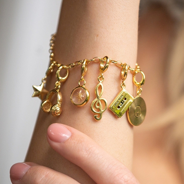 Loại trang sức nào giúp hút tài lộc, mang lại may mắn trong năm 2026? - Ảnh 4. Loại trang sức nào giúp hút tài lộc, mang lại may mắn trong năm 2026? - Ảnh 4.