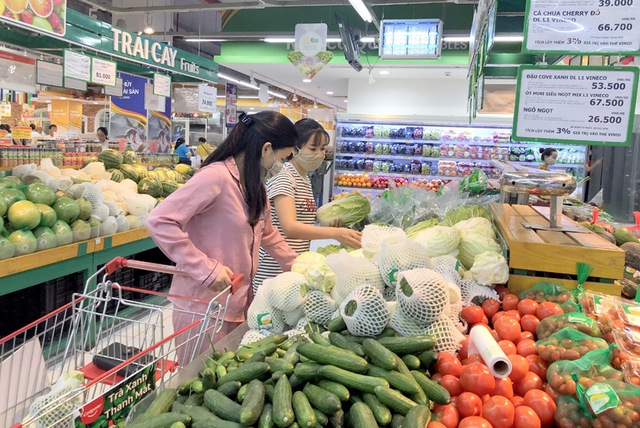 Ng&agrave;y Mồng 2 Tết Nguy&ecirc;n đ&aacute;n, thị trường b&aacute;n lẻ bắt đầu 'khởi động' - Ảnh 2.