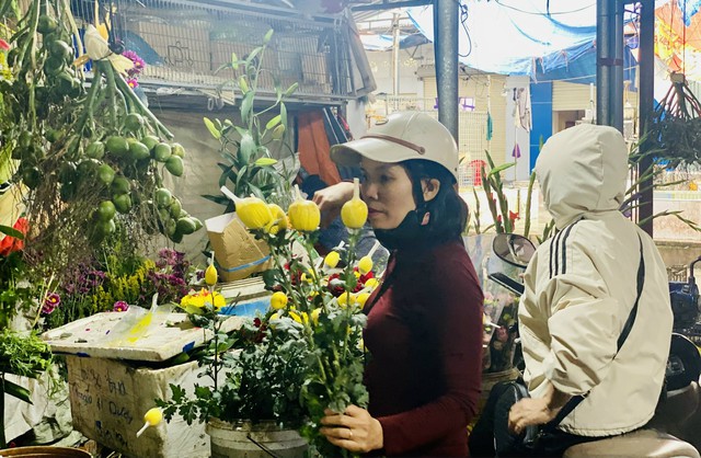 Người dân tất bật chuẩn bị đồ lễ đầu năm mới 2026 - Ảnh 11. Người dân tất bật chuẩn bị đồ lễ đầu năm mới 2026 - Ảnh 11.