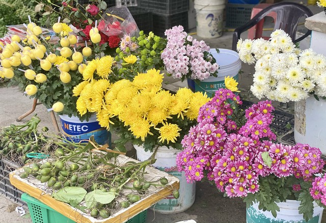 Người dân tất bật chuẩn bị đồ lễ đầu năm mới 2026 - Ảnh 10. Người dân tất bật chuẩn bị đồ lễ đầu năm mới 2026 - Ảnh 10.