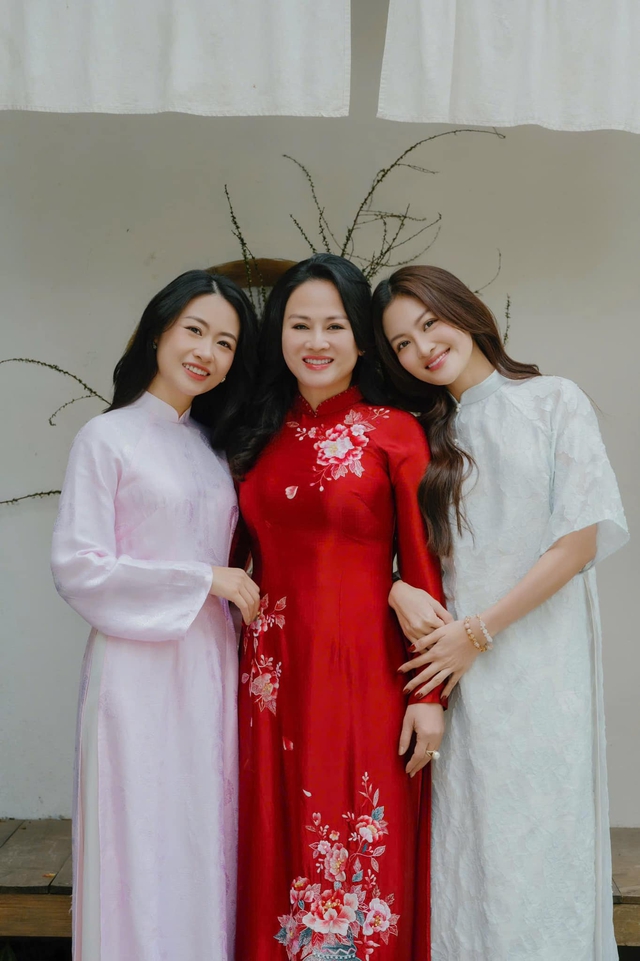 Mẹ đẻ diễn viên Thùy Anh gây chú ý - Ảnh 3. Mẹ đẻ diễn viên Thùy Anh gây chú ý - Ảnh 3.