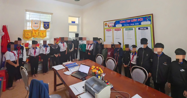 Làm việc với hàng chục học sinh ra đường nhảy múa để quay video đăng lên mạng - Ảnh 1. Làm việc với hàng chục học sinh ra đường nhảy múa để quay video đăng lên mạng - Ảnh 1.