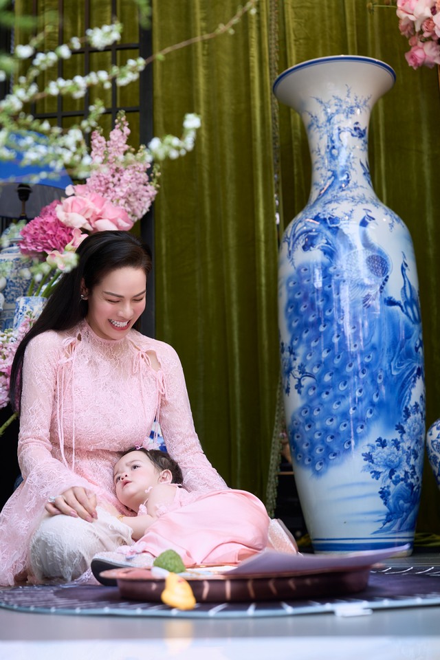 Con g&aacute;i tr&ograve;n một tuổi của Nhật Kim Anh - Ảnh 7.