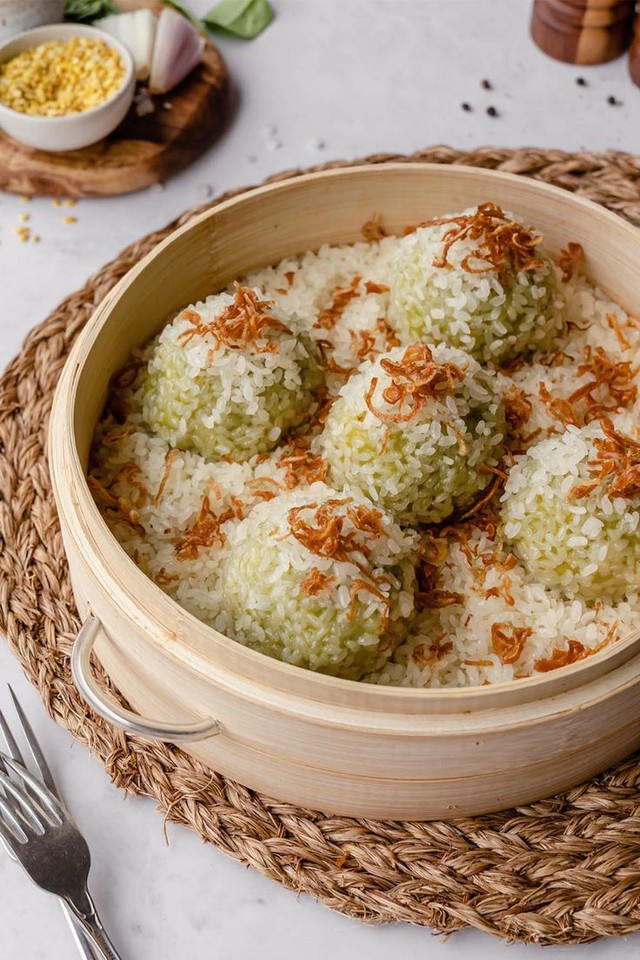 xoi-khuc-vietnamese-sticky-rice-and-spinach-balls-17700403737841850048179.jpeg