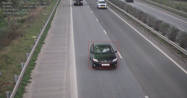 H&agrave; Nội: Camera AI tr&iacute;ch xuất danh s&aacute;ch 30 trường hợp vượt đ&egrave;n đỏ từ ng&agrave;y 18/2 - 19/2 - Ảnh 1.