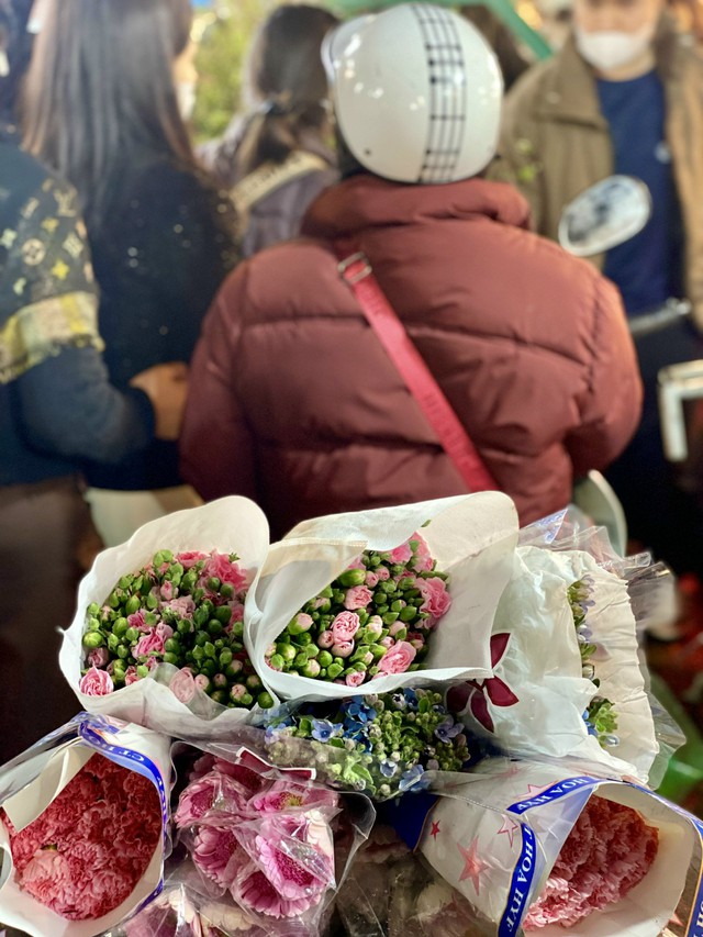 Những loại hoa n&agrave;o được chị em &ldquo;săn đ&oacute;n&rdquo; trong dịp Tết 2026? - Ảnh 21.