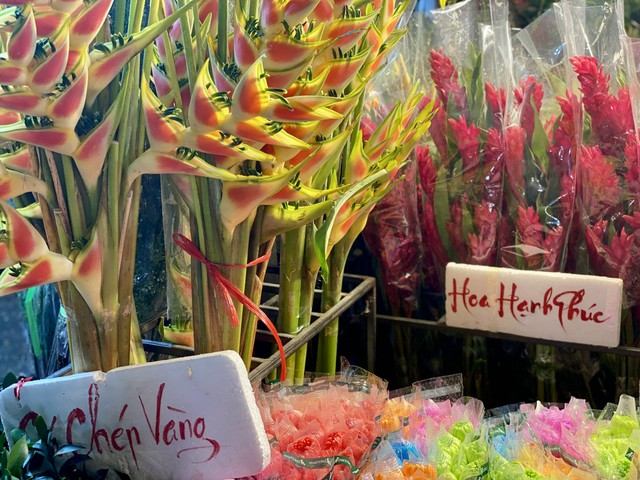 Những loại hoa n&agrave;o được chị em &ldquo;săn đ&oacute;n&rdquo; trong dịp Tết 2026? - Ảnh 15.