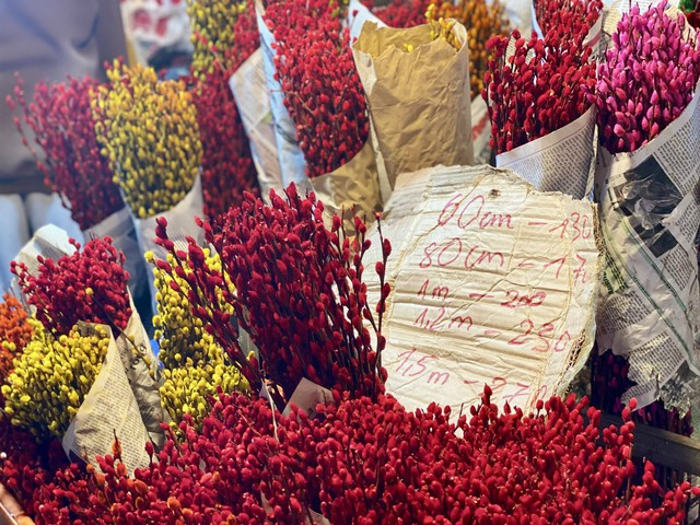 Những loại hoa n&agrave;o được chị em &ldquo;săn đ&oacute;n&rdquo; trong dịp Tết 2026? - Ảnh 14.