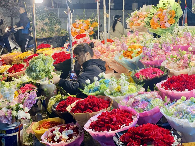 Những loại hoa n&agrave;o được chị em &ldquo;săn đ&oacute;n&rdquo; trong dịp Tết 2026? - Ảnh 7.