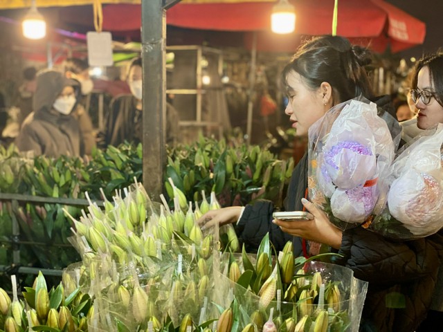 Những loại hoa n&agrave;o được chị em &ldquo;săn đ&oacute;n&rdquo; trong dịp Tết 2026? - Ảnh 8.