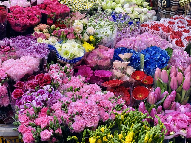 Những loại hoa n&agrave;o được chị em &ldquo;săn đ&oacute;n&rdquo; trong dịp Tết 2026? - Ảnh 11.