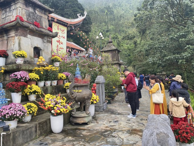 3 lưu ý quan trọng khi đi lễ chùa đầu Xuân Bính Ngọ 2026 để đón phúc lộc, gặp vạn điều may - Ảnh 2. 3 lưu ý quan trọng khi đi lễ chùa đầu Xuân Bính Ngọ 2026 để đón phúc lộc, gặp vạn điều may - Ảnh 2.