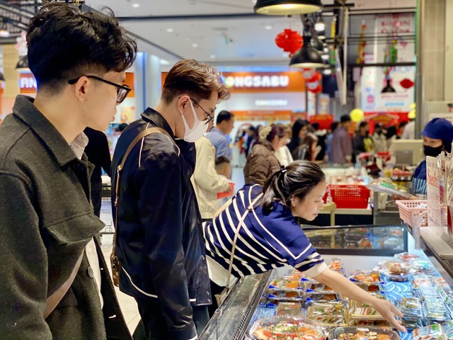 Nh&agrave; h&agrave;ng, qu&aacute;n nước đ&ocirc;ng nghẹt kh&aacute;ch những ng&agrave;y đầu năm mới 2026 - Ảnh 5.