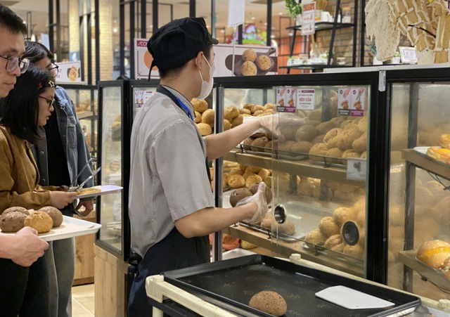 Nh&agrave; h&agrave;ng, qu&aacute;n nước đ&ocirc;ng nghẹt kh&aacute;ch những ng&agrave;y đầu năm mới 2026 - Ảnh 9.