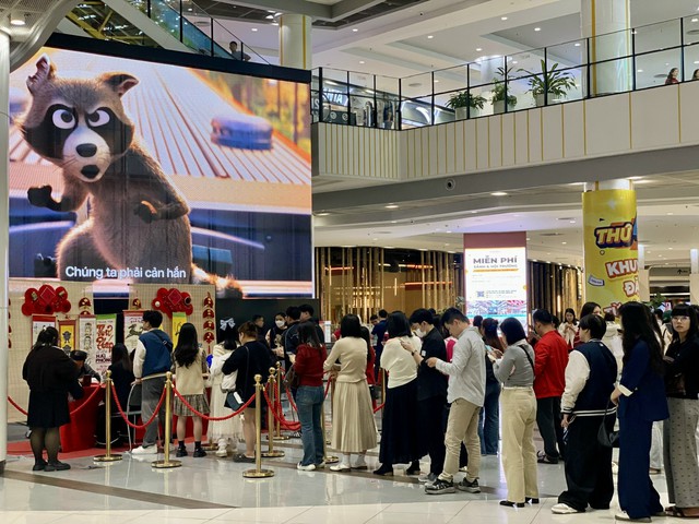 Trung tâm thương mại, khu vui chơi, giải trí chật kín khách ngày đầu năm mới 2026 - Ảnh 2. Trung tâm thương mại, khu vui chơi, giải trí chật kín khách ngày đầu năm mới 2026 - Ảnh 2.