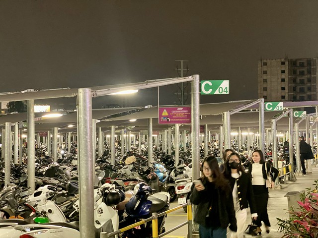 Trung tâm thương mại, khu vui chơi, giải trí chật kín khách ngày đầu năm mới 2026 - Ảnh 17. Trung tâm thương mại, khu vui chơi, giải trí chật kín khách ngày đầu năm mới 2026 - Ảnh 17.