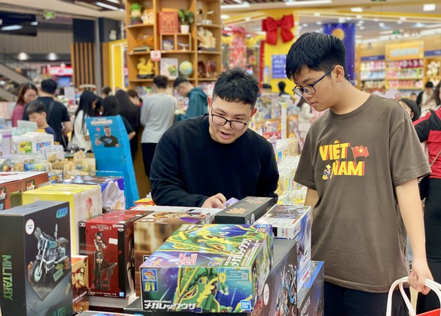 Trung tâm thương mại, khu vui chơi, giải trí chật kín khách ngày đầu năm mới 2026 - Ảnh 15. Trung tâm thương mại, khu vui chơi, giải trí chật kín khách ngày đầu năm mới 2026 - Ảnh 15.