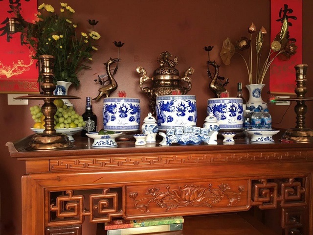 V&igrave; sao cần thay nước, d&acirc;ng nước tr&ecirc;n b&agrave;n thờ khi thắp hương? - Ảnh 3.