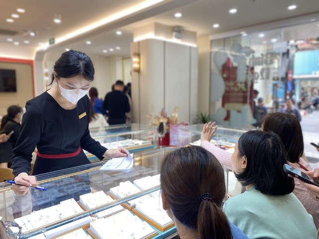 V&agrave;ng mini được "săn đ&oacute;n" lấy may dịp đầu năm mới 2026 - Ảnh 1.