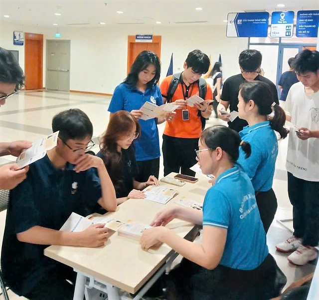 Giảm gánh nặng chi phí khám chữa bệnh, người dân đến gần hơn với cuộc sống an lành, đáng mơ ước - Ảnh 1. Giảm gánh nặng chi phí khám chữa bệnh, người dân đến gần hơn với cuộc sống an lành, đáng mơ ước - Ảnh 1.