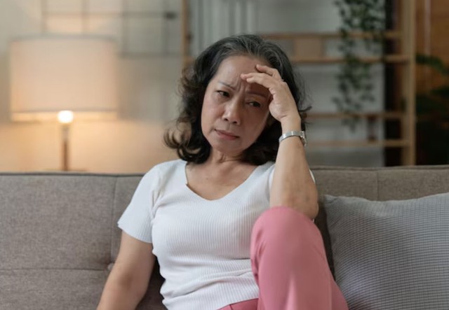 Ly h&ocirc;n tuổi xế chiều: T&ocirc;i kh&ocirc;ng c&ograve;n chọn chịu đựng để giữ gia đ&igrave;nh - Ảnh 1.