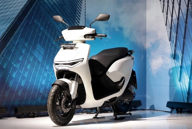 Xe m&aacute;y điện gi&aacute; 45 triệu đồng của Honda b&aacute;n ở Việt Nam trang bị cực cao cấp, c&ocirc;ng suất cao, pin rời th&aacute;o lắp tiện lợi, rẻ ngang Lead - Ảnh 2.