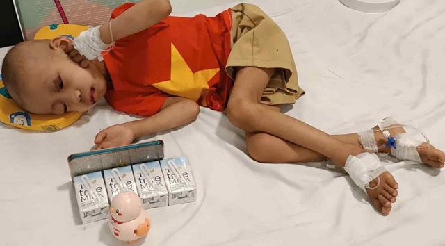 T&igrave;nh cảm của bạn đọc đến với gia đ&igrave;nh b&eacute; trai bị ung thư m&aacute;u ở Th&aacute;i Nguy&ecirc;n - Ảnh 1.