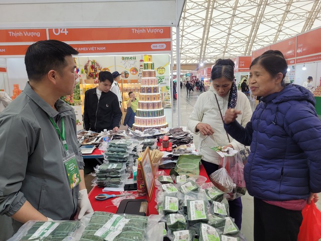 Hội chợ M&ugrave;a Xu&acirc;n 2026: Thực phẩm Tết chất lượng bảo vệ người ti&ecirc;u d&ugrave;ng - Ảnh 1.