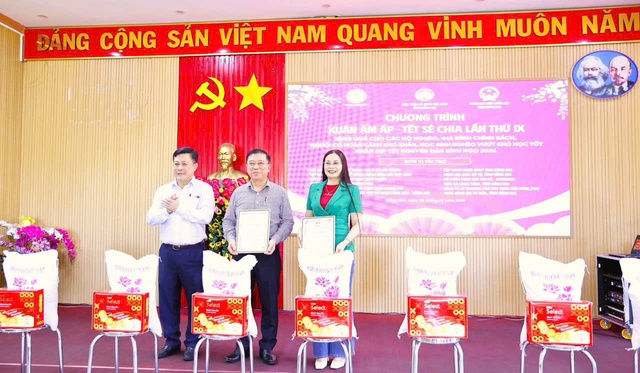 'Xuân ấm áp – Tết sẻ chia'" lần thứ 9: Bền bỉ vì an sinh xã hội, chăm lo Tết cho người nghèo - Ảnh 3. 'Xuân ấm áp – Tết sẻ chia'" lần thứ 9: Bền bỉ vì an sinh xã hội, chăm lo Tết cho người nghèo - Ảnh 3.