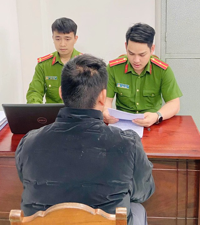 Đà Nẵng: Xử phạt nam thanh niên 26 tuổi vì xúc phạm lực lượng công an trên mạng xã hội - Ảnh 1. Đà Nẵng: Xử phạt nam thanh niên 26 tuổi vì xúc phạm lực lượng công an trên mạng xã hội - Ảnh 1.