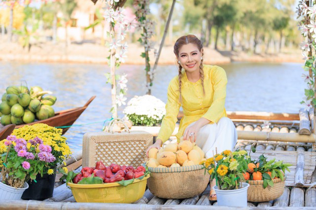 Về Việt Nam, Thanh Thảo bện t&oacute;c 2 b&ecirc;n 'cưa sừng' khoe nhan sắc thời 'b&uacute;p b&ecirc;'  - Ảnh 6.