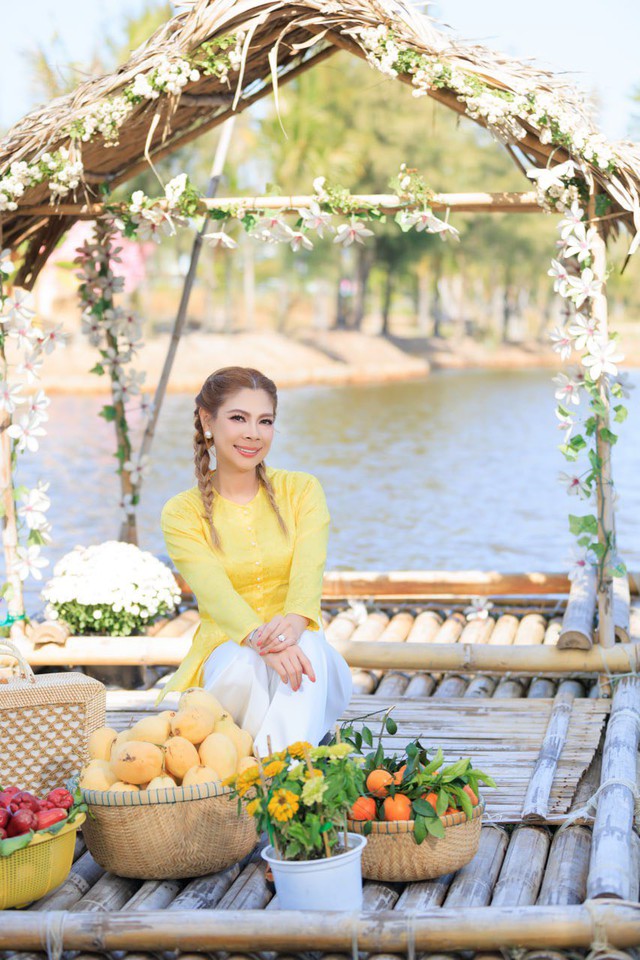 Về Việt Nam, Thanh Thảo bện t&oacute;c 2 b&ecirc;n 'cưa sừng' khoe nhan sắc thời 'b&uacute;p b&ecirc;'  - Ảnh 8.