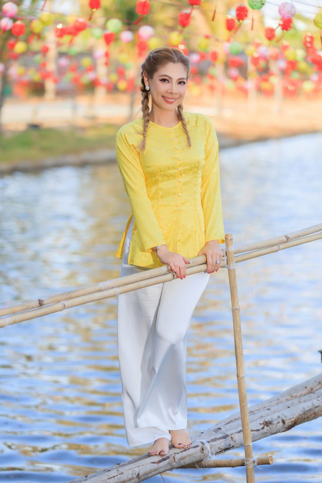 Về Việt Nam, Thanh Thảo bện t&oacute;c 2 b&ecirc;n 'cưa sừng' khoe nhan sắc thời 'b&uacute;p b&ecirc;'  - Ảnh 9.