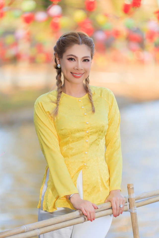 Về Việt Nam, Thanh Thảo bện t&oacute;c 2 b&ecirc;n 'cưa sừng' khoe nhan sắc thời 'b&uacute;p b&ecirc;'  - Ảnh 10.