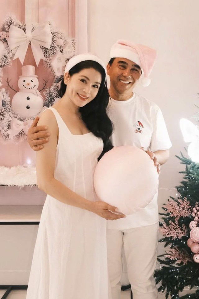 Bố mẹ vợ MC Quyền Linh g&acirc;y ch&uacute; &yacute; với diện mạo U90 , U80 khỏe mạnh - Ảnh 4.