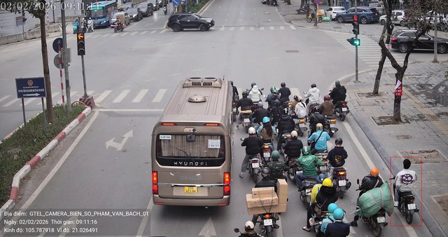 H&agrave; Nội ghi nhận 30 trường hợp vượt đ&egrave;n đỏ từ Camera AI Trong 24 giờ - Ảnh 1.