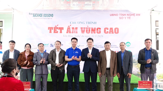 FPT Long Châu đồng hành cùng Báo Sức khỏe và Đời sống mang “Tết ấm vùng cao 2026” đến rẻo cao Nghệ An - Ảnh 4. FPT Long Châu đồng hành cùng Báo Sức khỏe và Đời sống mang “Tết ấm vùng cao 2026” đến rẻo cao Nghệ An - Ảnh 4.