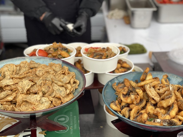 Bảo vệ người ti&ecirc;u d&ugrave;ng tại Hội chợ M&ugrave;a Xu&acirc;n 2026: Tiểu thương đạt doanh thu cao - Ảnh 2.