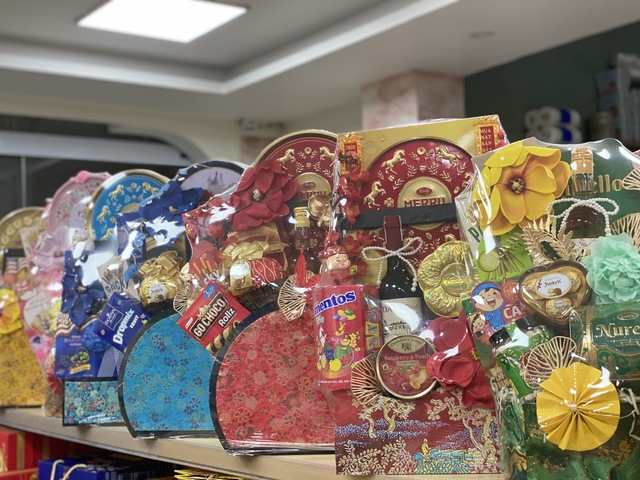 Giỏ qu&agrave; Tết 2026 n&agrave;o đang được người ti&ecirc;u d&ugrave;ng ưa chuộng? - Ảnh 2.