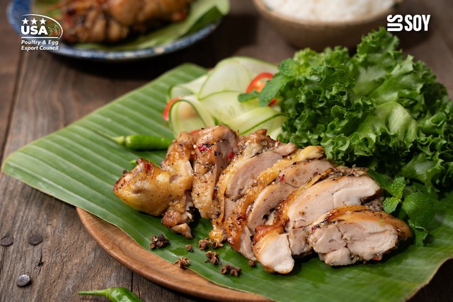 Giữ lửa bếp G&agrave; Mỹ nướng l&aacute; chuối mắc kh&eacute;n &ndash; Hương vị của sum vầy - Ảnh 1.