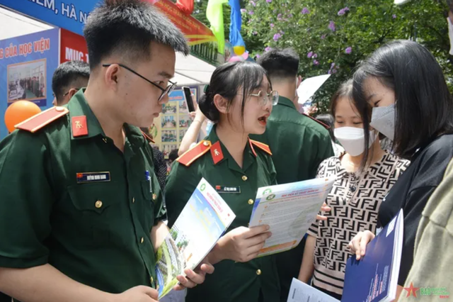 Bộ Quốc ph&ograve;ng c&ocirc;ng bố cấu tr&uacute;c b&agrave;i thi đ&aacute;nh gi&aacute; năng lực trong 195 ph&uacute;t - Ảnh 1.