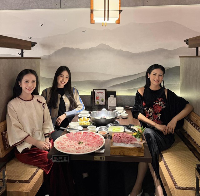 Ba mẹ bỉm sữa Ngọc H&acirc;n , Mai Ngọc , Ng&ocirc; Mai Phương hội ngộ đ&aacute;ng ch&uacute; &yacute; 2026 - Ảnh 2.