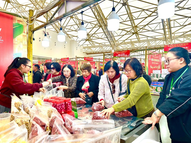 Hội chợ M&ugrave;a Xu&acirc;n lần thứ nhất năm 2026 bảo vệ quyền lợi người ti&ecirc;u d&ugrave;ng tại H&agrave; Nội - Ảnh 3.