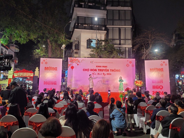 Bảo vệ người ti&ecirc;u d&ugrave;ng tại chợ hoa Xu&acirc;n phố cổ 2026 ở H&agrave; Nội - Ảnh 1.